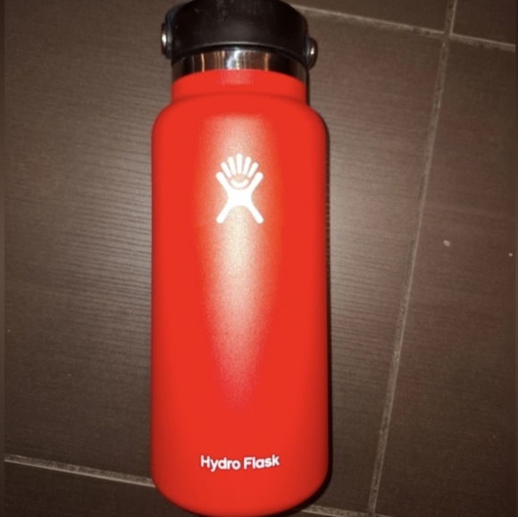 Hydro Flask Goji Red Wide Flex Cap - Picture 2 of 5